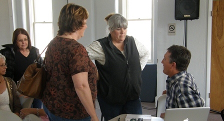 Gary Hubble responds to more participant questions following his presentation.